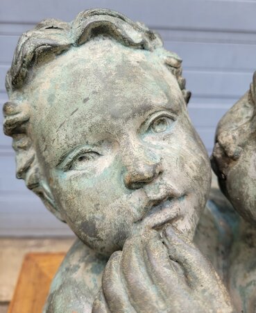 Antike Bronzestatue 2 Engel auf sitzkissen