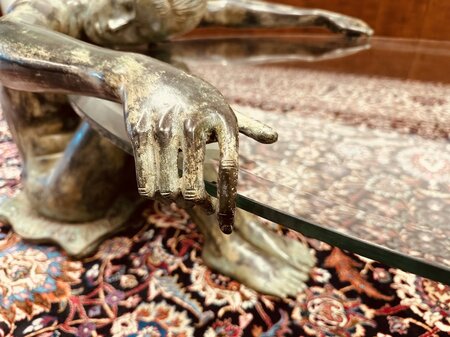 Kleine Glastisch mit Frau aus Bronze