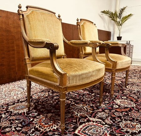 Antike Hollywood Regency Sessel