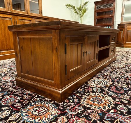 Klassische TV-schrank