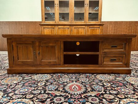 Klassische TV-schrank