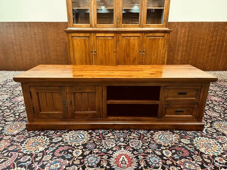 Klassische TV-schrank