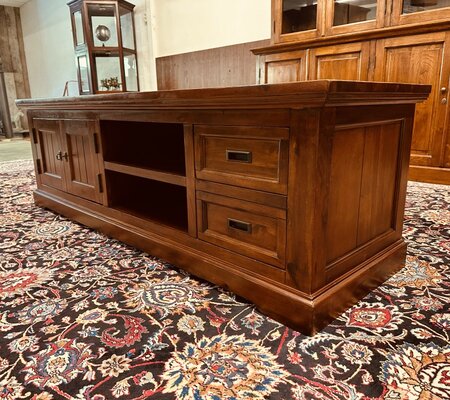 Klassische TV-schrank