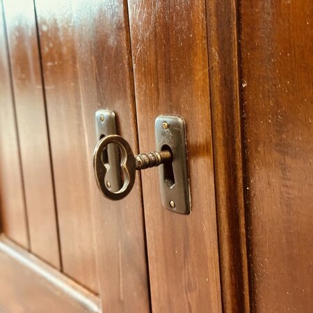 Klassische TV-schrank