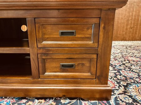Klassische TV-schrank