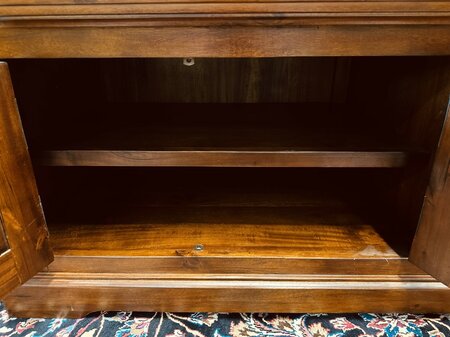 Klassische TV-schrank