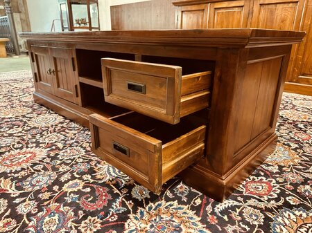 Klassische TV-schrank