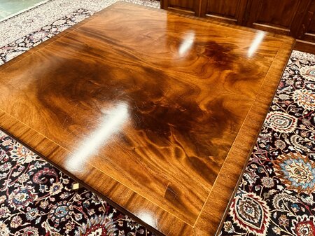 Heldense tisch mit 2 Chesterfield stühle