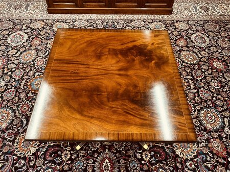 Heldense tisch mit 2 Chesterfield stühle