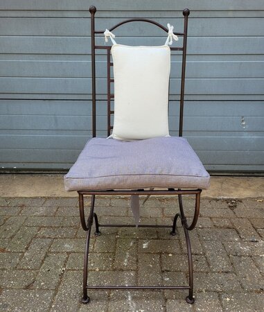 Klassische schmiedeeisen Gartenstühle mit Sitzkissen