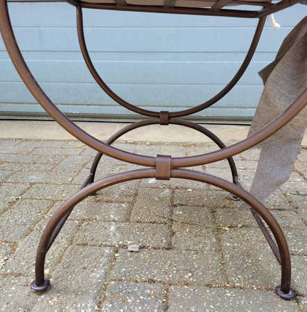 Klassische schmiedeeisen Gartenstühle mit Sitzkissen