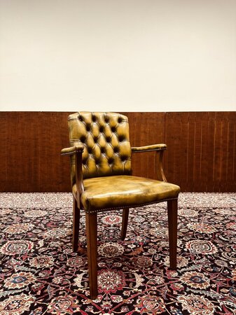 Englischer Chesterfield stuhl Olivgrün