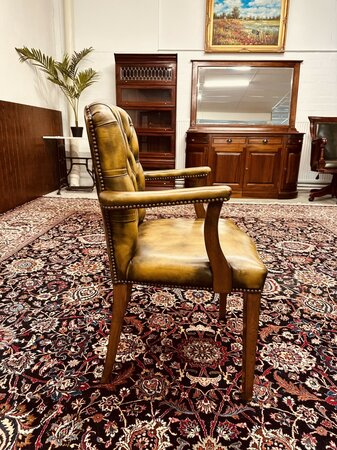 Englischer Chesterfield stuhl Olivgrün