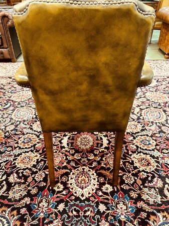 Englischer Chesterfield stuhl Olivgrün