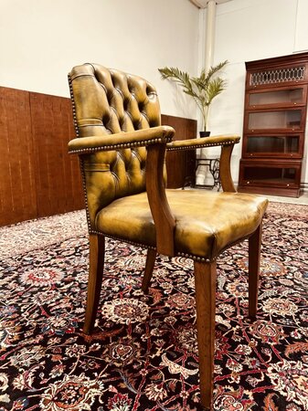Englischer Chesterfield stuhl Olivgrün