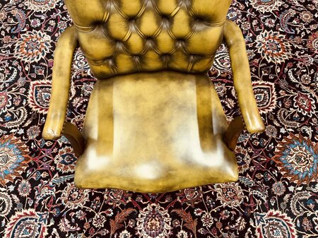 Englischer Chesterfield stuhl Olivgrün