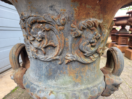 Antike gusseisen bartmann gartenvase