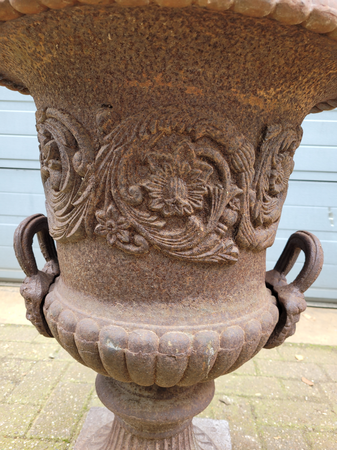 Antike gusseisen bartmann gartenvase