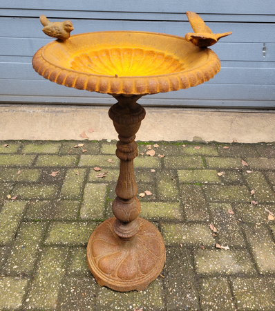 VogeltrÀnke aus Gusseisen