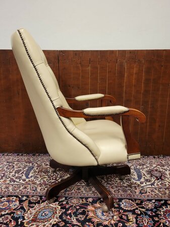 Englischer Springvale Chesterfield Bürostuhl Sessel mit Fußhocker