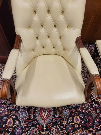 Englischer Springvale Chesterfield Bürostuhl Sessel mit Fußhocker