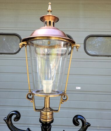 Gusseisen laternenpfahl Paris mit runde kupfer lampe