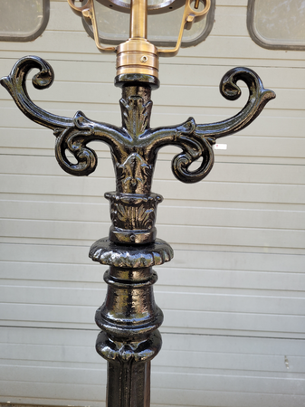 Gusseisen laternenpfahl Paris mit runde kupfer lampe