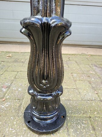 Gusseisen laternenpfahl Paris mit runde kupfer lampe