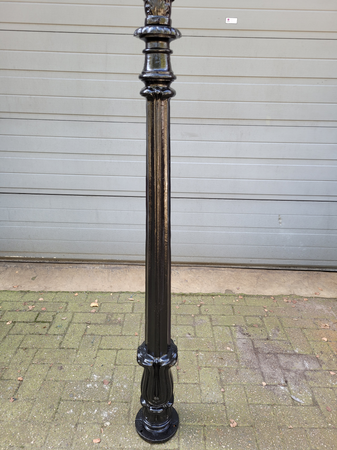 Gusseisen laternenpfahl Paris mit runde kupfer lampe