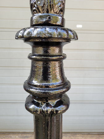 Gusseisen laternenpfahl Paris mit runde kupfer lampe