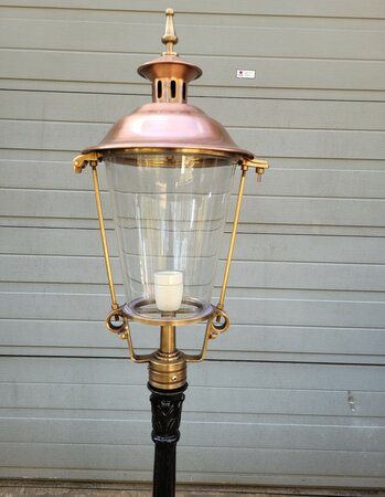 Gusseisen laternenpfahl Wien mit runde kupfer lampe