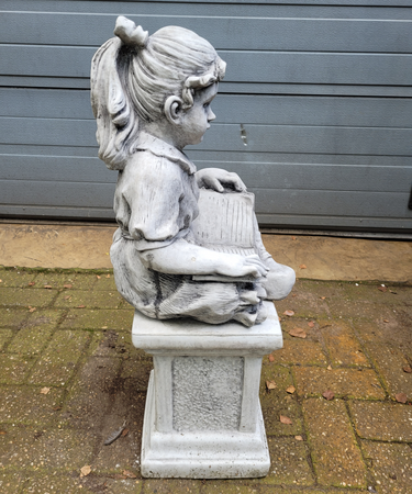 Beton garten statue Kind auf Säule
