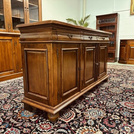Klassische sideboard mit Intarsien