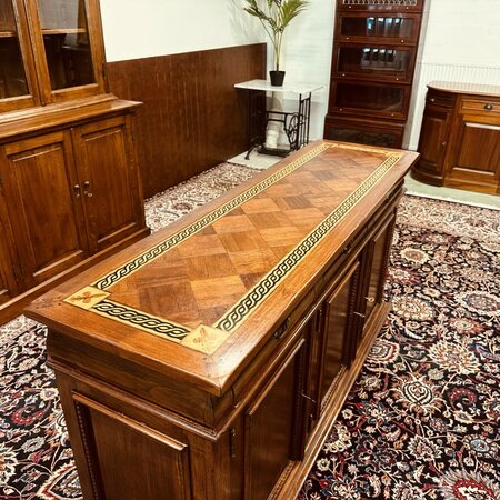 Klassische sideboard mit Intarsien