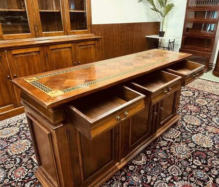 Klassische sideboard mit Intarsien