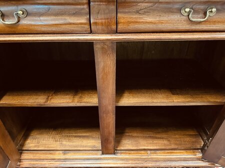 Klassische sideboard mit Intarsien
