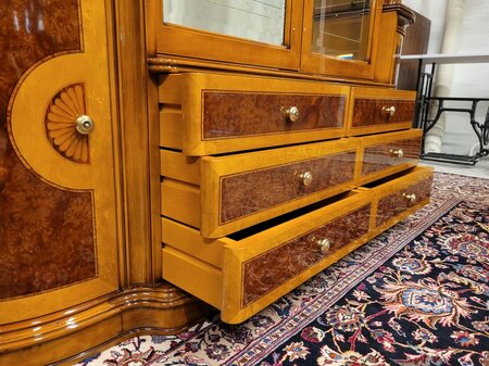 Große Antike Italienisches wurzelholz bücherschrank