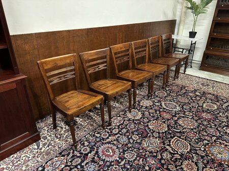 Klassischer konferenztisch und Stühle