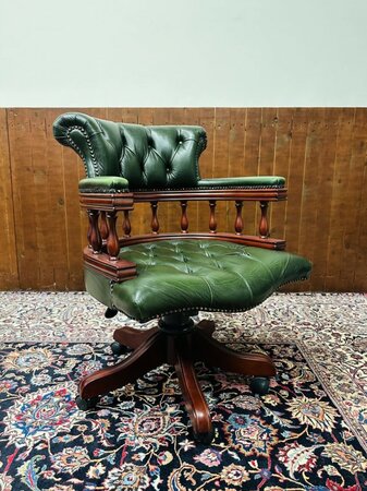 English Chesterfield Captain Chair Bürostuhl Grün