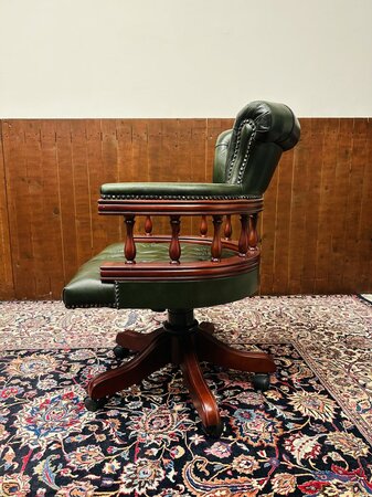 English Chesterfield Captain Chair Bürostuhl Grün