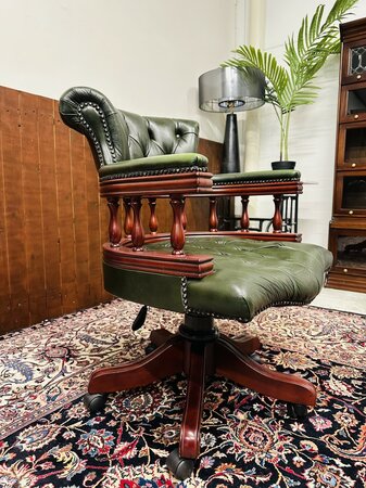 English Chesterfield Captain Chair Bürostuhl Grün
