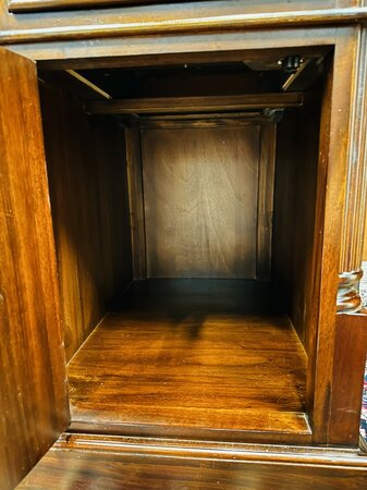 Klassischer englischer Chesterfield-Schreibtisch aus Mahagoni