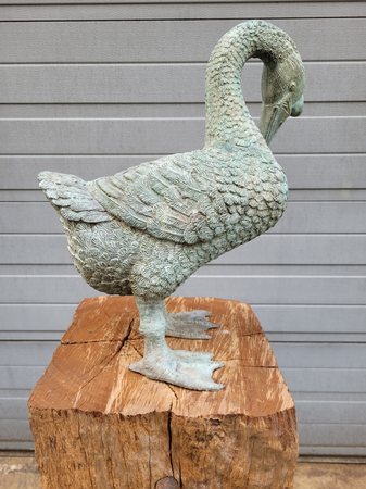 Bronze kunstwerk eines Schwan