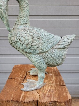 Bronze kunstwerk eines Schwan