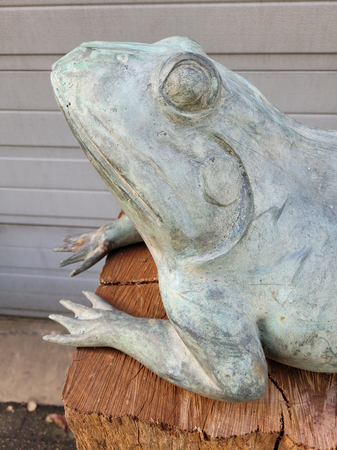 Antike bronze statue von eines Frosch