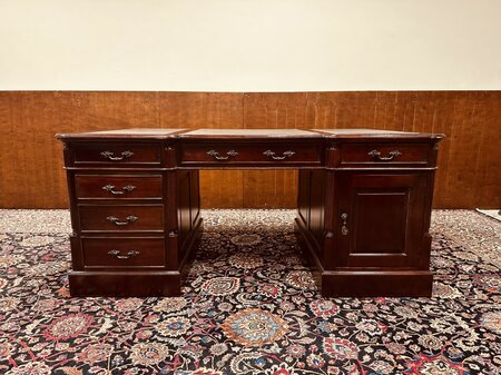 Klassischer englischer Chesterfield Schreibtisch Partnerdesk