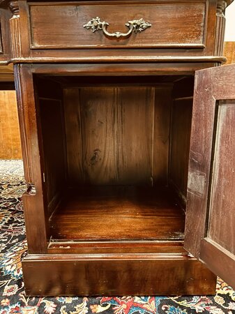 Klassischer englischer Chesterfield Schreibtisch Partnerdesk