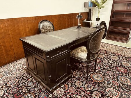 Klassischer englischer Chesterfield Schreibtisch Partnerdesk