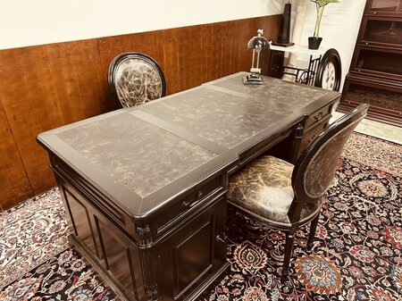 Klassischer englischer Chesterfield Schreibtisch Partnerdesk