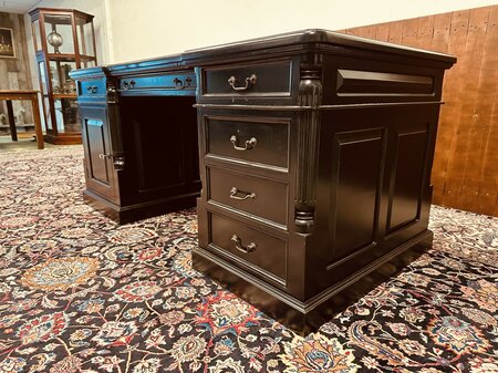 Klassischer englischer Chesterfield Schreibtisch Partnerdesk